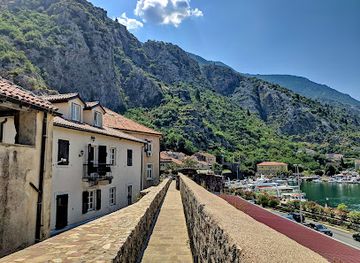 montenegro/kotor-bay/landmark/kotor-old-city-walls