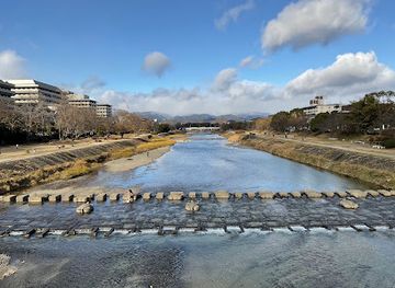 japan/kyoto/landmark/stepping-stones-at-kojin