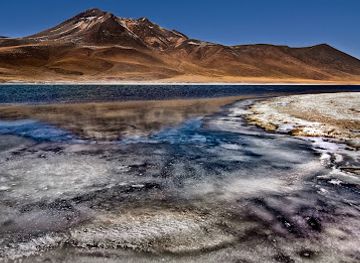 chile/valle-de-la-luna/landmark/lagunas-miscanti-y-miniques