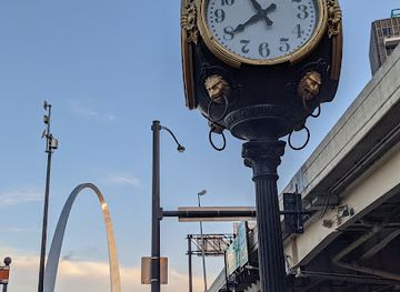 missouri/st-louis/landmark/moll-s-clock