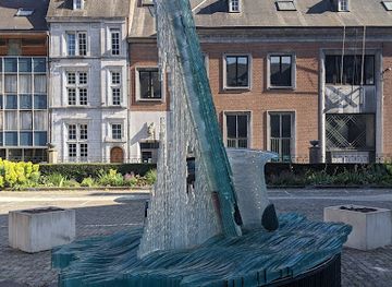 belgium/dinant/landmark/statue-saxophone-water-clock