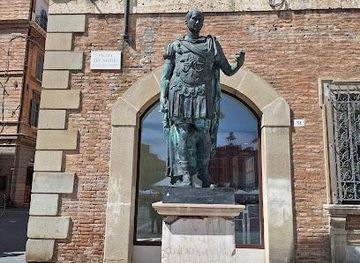 italy/rimini/landmark/statua-di-giulio-cesare
