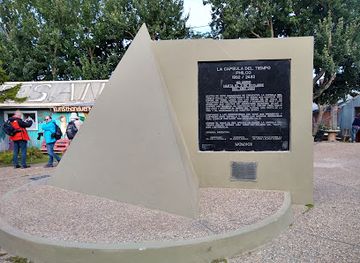 argentina/tierra-del-fuego/landmark/capsula-del-tiempo-philco