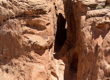 utah/bryce-canyon-national-park/landmark/peek-a-boo-slot-canyon