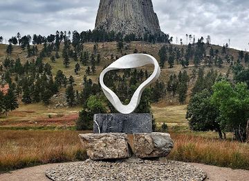 wyoming/devils-tower-national-monument/landmark/the-wind-circle-sculpture