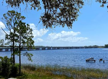 florida/panama-city-beach/landmark/camp-helen-state-park
