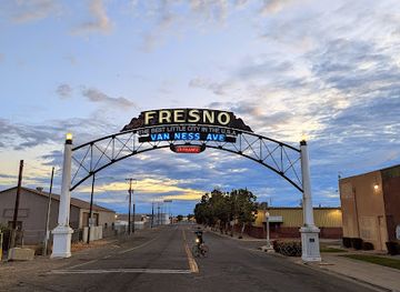 california/fresno/landmark/van-ness-arch-fresno-entrance-gate