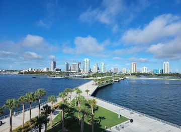 florida/st-petersburg/st-pete-beach/landmark/st-pete-pier