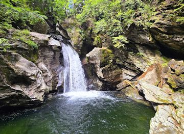 vermont/lamoille-county/landmark/bingham-falls-parking-trailhead