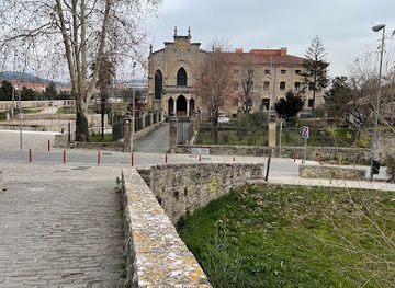 spain/pamplona/landmark/magdalena-bridge