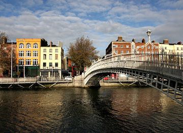 ireland/dublin/landmark/ha-penny-bridge