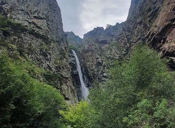 georgia/kvemo-kartli/landmark/waterfall-viewpoint