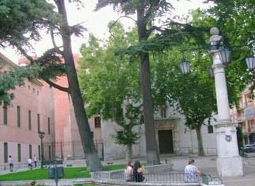 spain/valladolid/landmark/plaza-de-la-trinidad