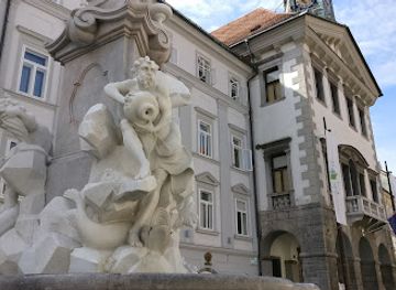 slovenia/inner-carniola/landmark/robbov-vodnjak