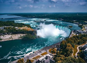 canada/northern-canada/landmark/horseshoe-falls-of-canada