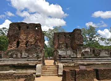 sri-lanka/polonnaruwa-district/landmark/kumara-pokuna-32-pond