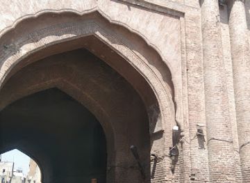 pakistan/lahore/johar-town/landmark/yakki-gate