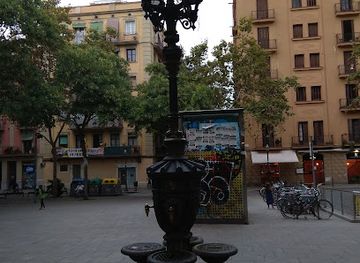 spain/barcelona/poble-sec/landmark/fountain-farola
