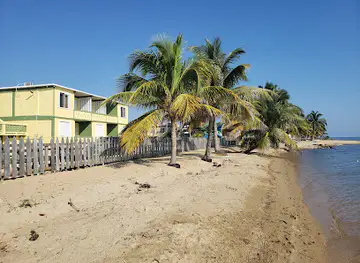 Pal's On the Beach - A Gold Standard Hotel