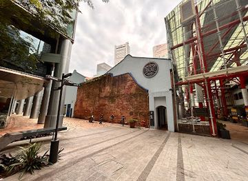 singapore/central-business-district/landmark/old-wall-far-east-square