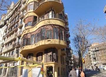 spain/barcelona/eixample/landmark/edifici-modernista-jujol