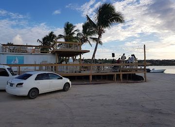 anguilla/crocus-hill/landmark/lit-lounge