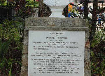 seychelles/ile-anonyme/landmark/pierre-poivre-statue