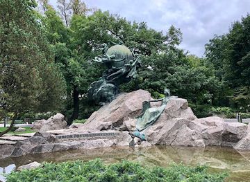 switzerland/swiss-plateau/landmark/universal-post-monument