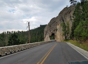 south-dakota/custer/landmark/hood-tunnel