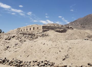 peru/nazca-lines/landmark/los-paredones
