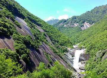 japan/yakushima/landmark/senpiro-falls