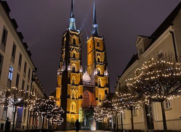poland/wroclaw/ostrow-tumski/landmark/archbishop-s-palace-in-wroclaw