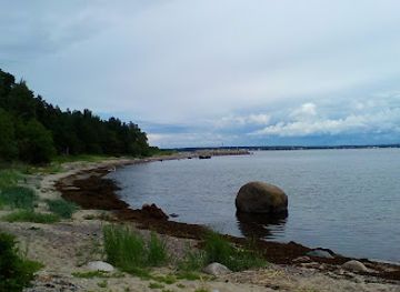 estonia/estonian-islands/landmark/peeter-suure-merekindluse-suurtukipatarei-ja-helgiheitja-varjend