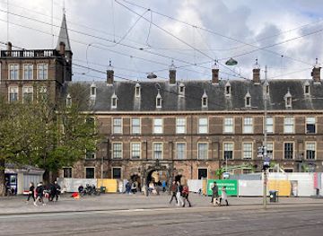 netherlands/the-hague/landmark/stadtholder-s-gate