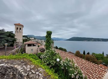 montenegro/herceg-novi/landmark/herceg-novi-old-town-water-fountain