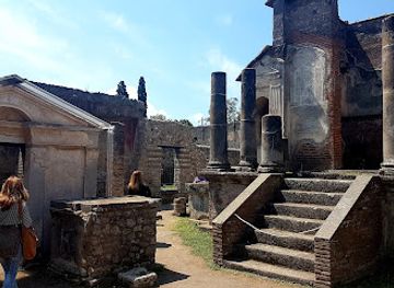 italy/pompeii/forum-of-pompeii/landmark/casa-della-fontana-grande