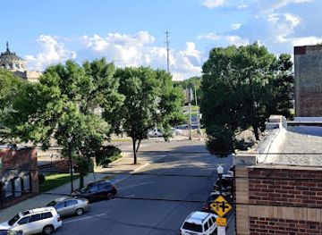 north-dakota/grand-forks/landmark/rhombus-guys