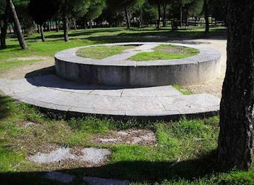 spain/madrid-community/landmark/fuente-del-14-de-abril-ruinas