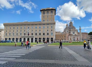 italy/lazio/landmark/piazza-venezia