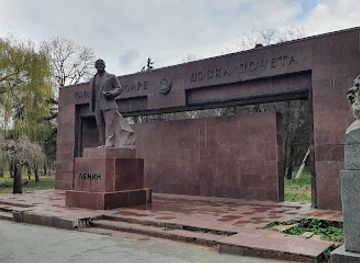 moldova/sipot-falls-natural-monument/landmark/vladimir-lenin-monument
