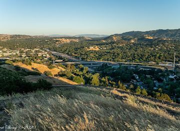 california/walnut-creek/landmark/airmail-navigation-arrow