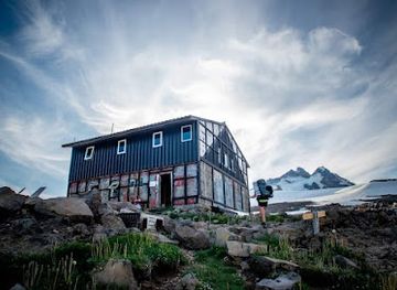 argentina/cerro-tronador/landmark/refugio-otto-meiling