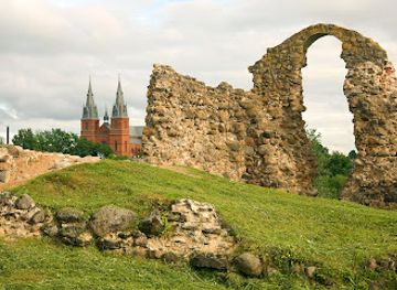 latvia/semigallia/landmark/rezekne-hillfort-with-the-livonian-order-castle-ruins
