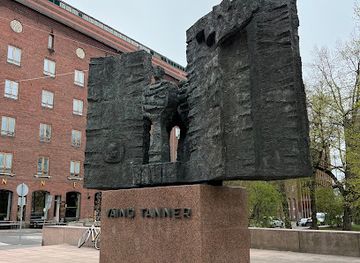 finland/helsinki/kallio/landmark/tanner-s-gate-vaino-tanner-memorial-sculpture