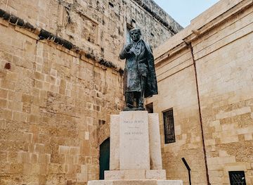 malta/ramla-bay/landmark/paul-boffa-monument