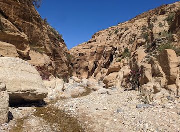 jordan/wadi-ghuweir/landmark/wadi-ghuweir-trail-start