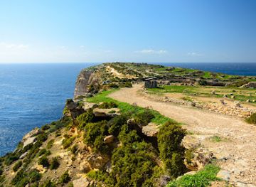 malta/gozo/landmark/ta-cenc-cliffs