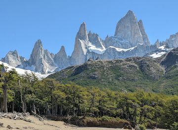 argentina/el-chalten/landmark/sendero-al-fitz-roy