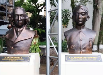 indonesia/bandung/landmark/buste-van-de-regent-van-priangan-ra-wiranatakoesoemah-ii
