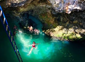 jamaica/negril/landmark/blue-hole-mineral-spring-jamaica